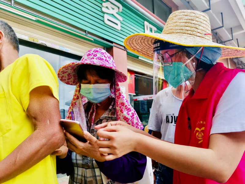 明城镇妇联巾帼志愿者参与区域核酸检测工作.png