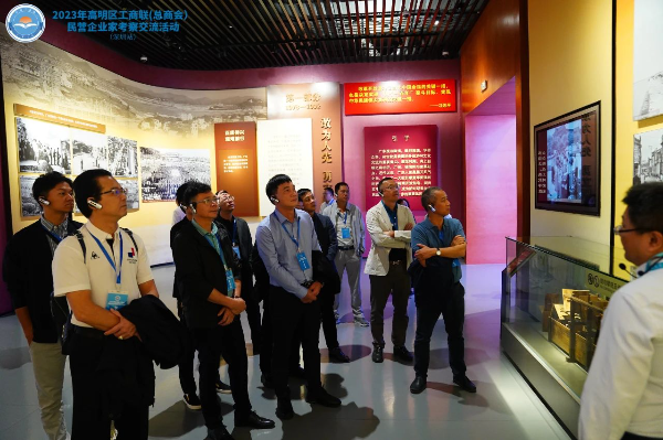 图二：考察团在大潮起珠江——广东改革开放 40 周年展览馆参观.jpg